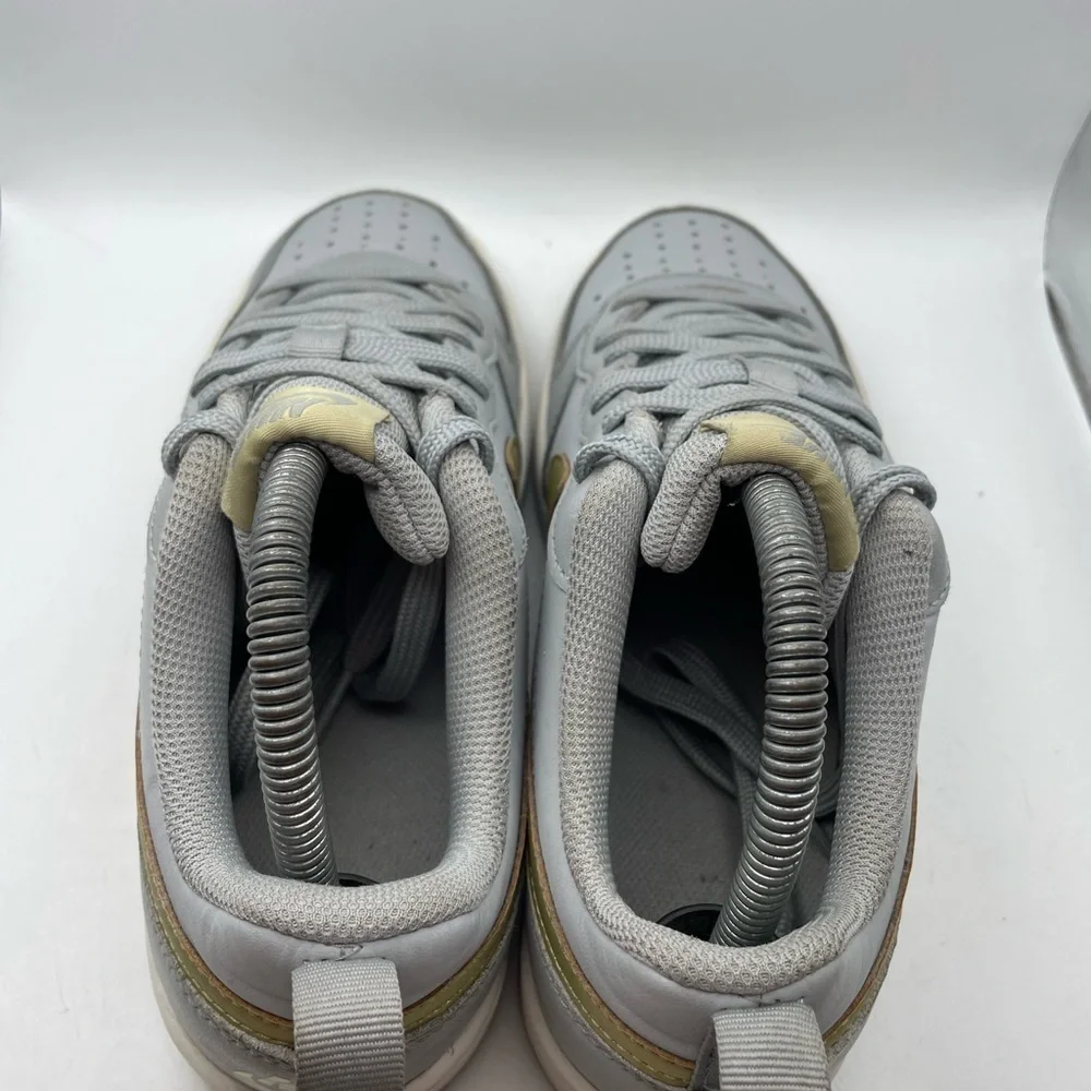 Nike Borough Low 2 blue sneakers size 6Y/ Womens 7.5